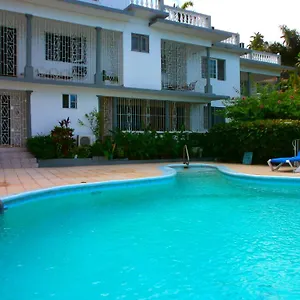 palm-view-guesthouse-and-conference-centre.comcaribbean.com/